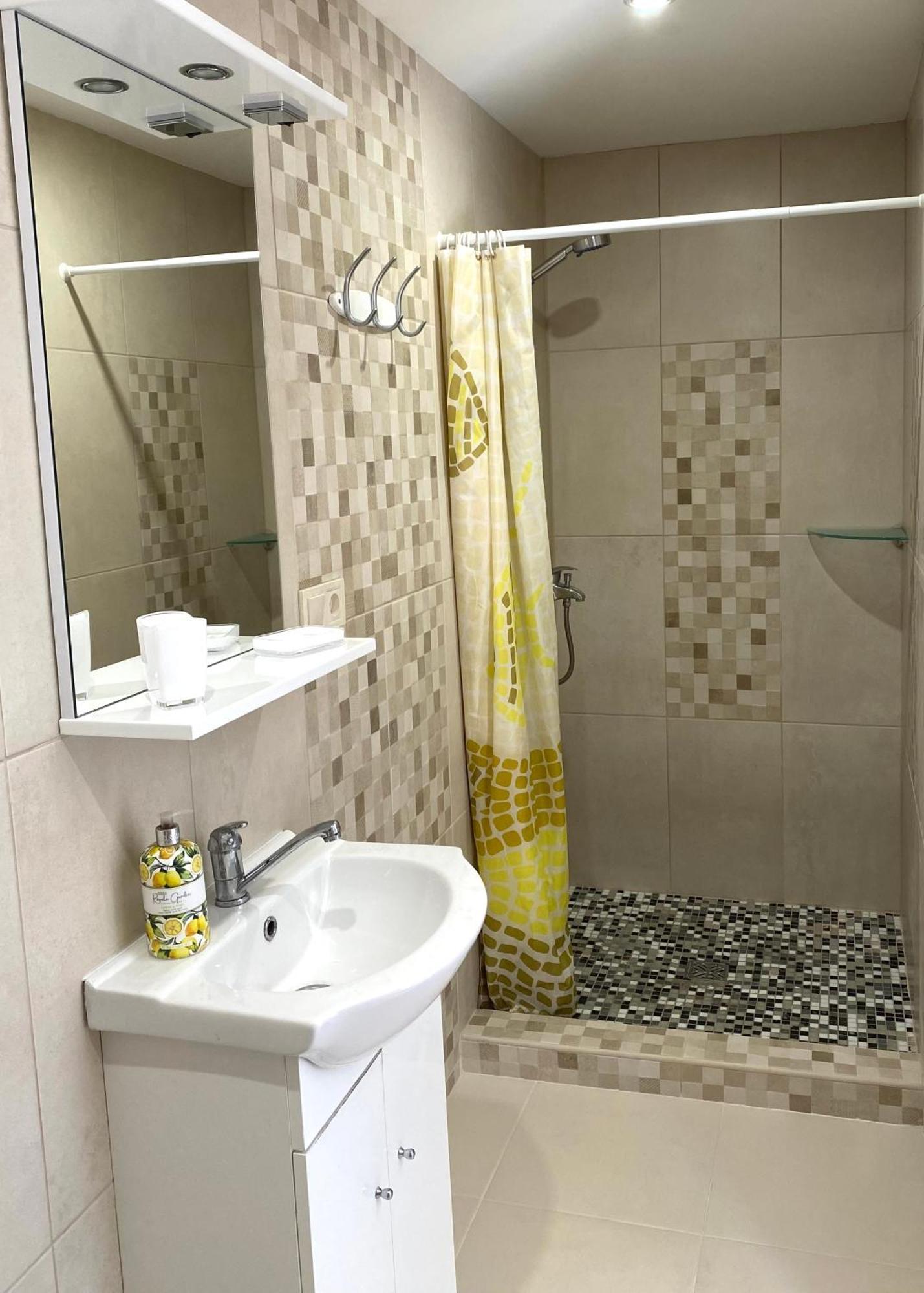 Fantasy Park Hotel Ventspils Buitenkant foto